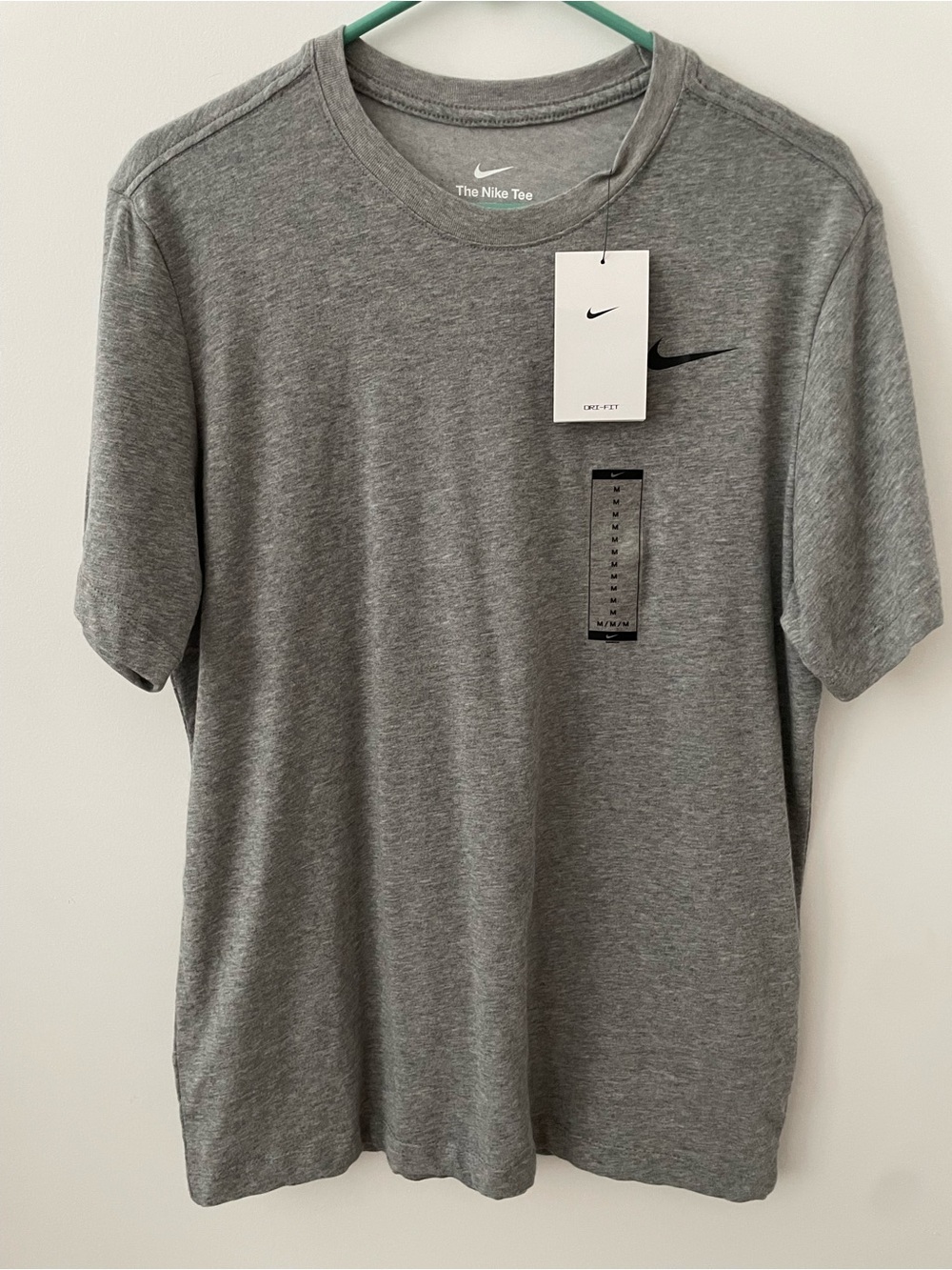 Nike Men's Gray T-Shirt Dri-Fit Size Medium NWT